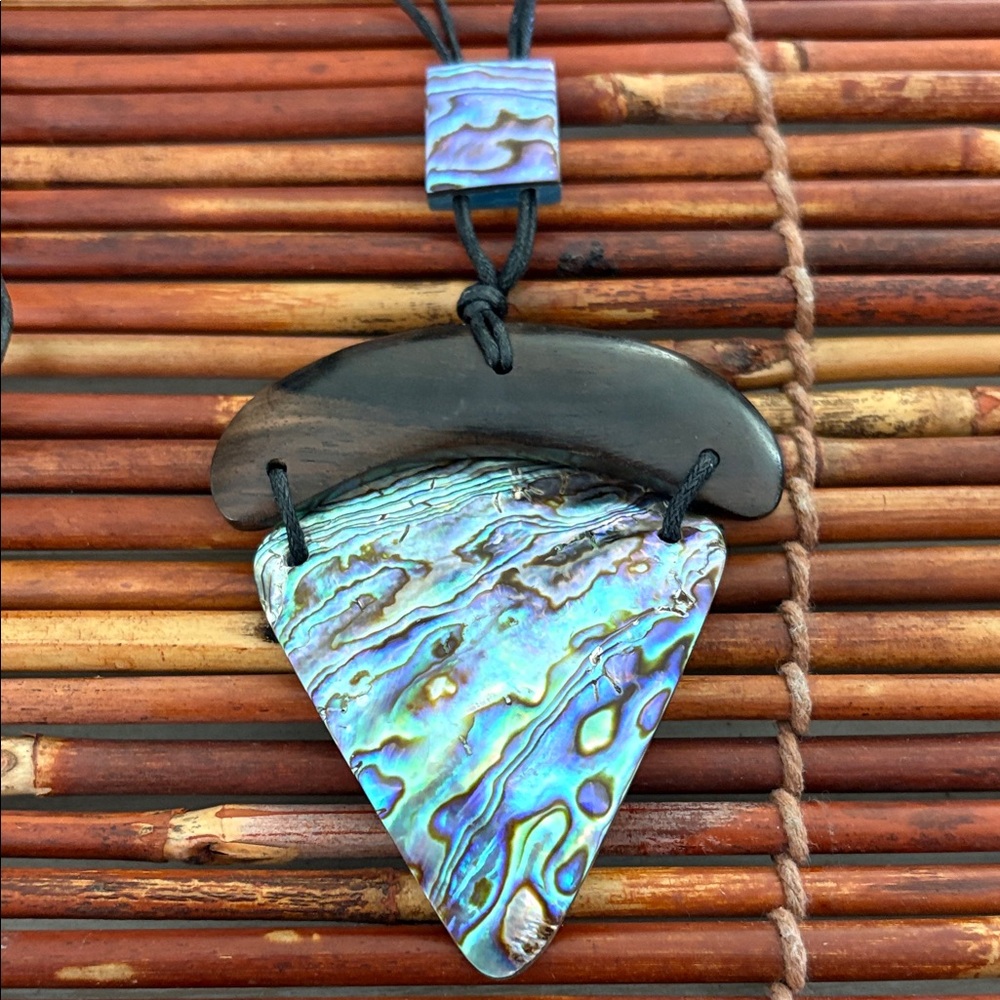 Vibrant Abalone Pendant Shell Triangle Necklace O… - image 5